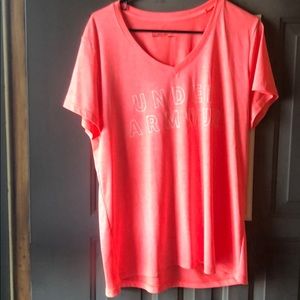 V-neck t-shirt